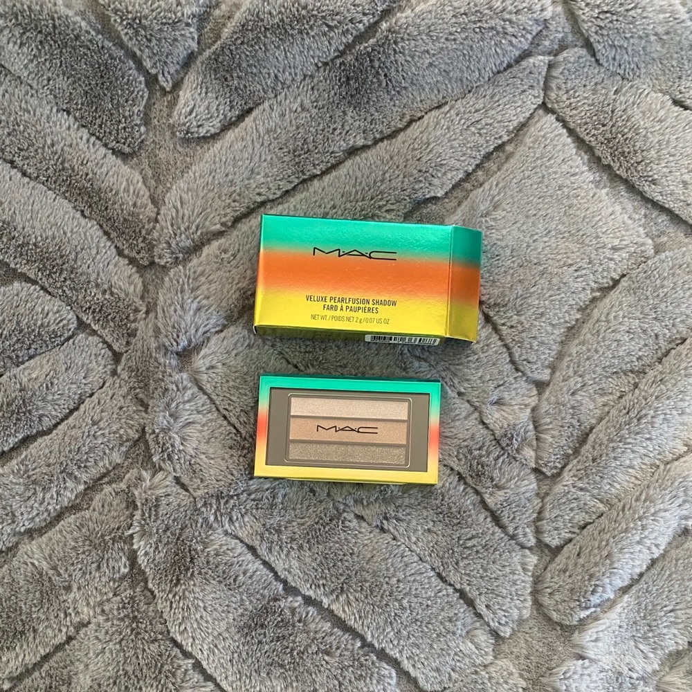 New NIB MAC Veluxe Pearlfusion shadow palette